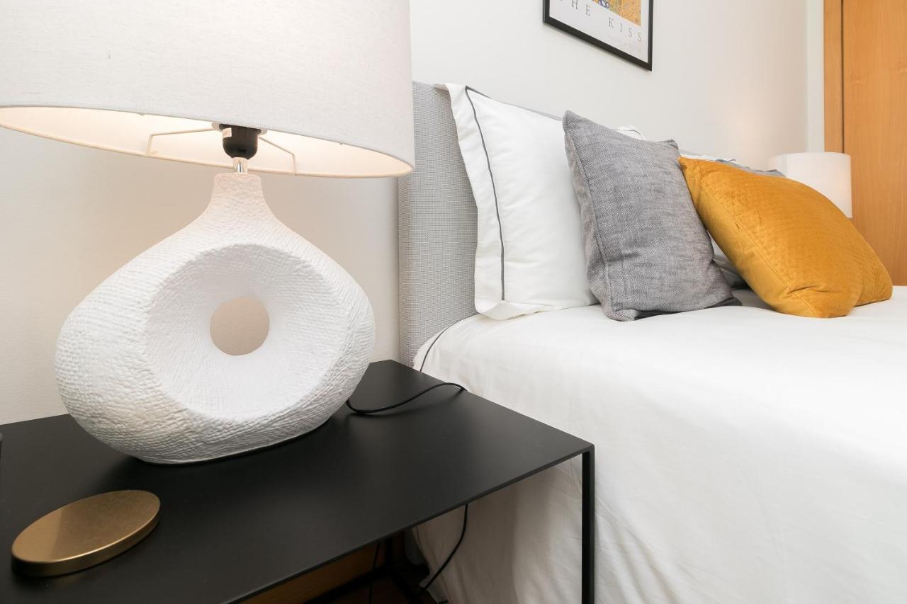 Premium Flat In Upscale Area, Balcony, Parking Lejlighed *