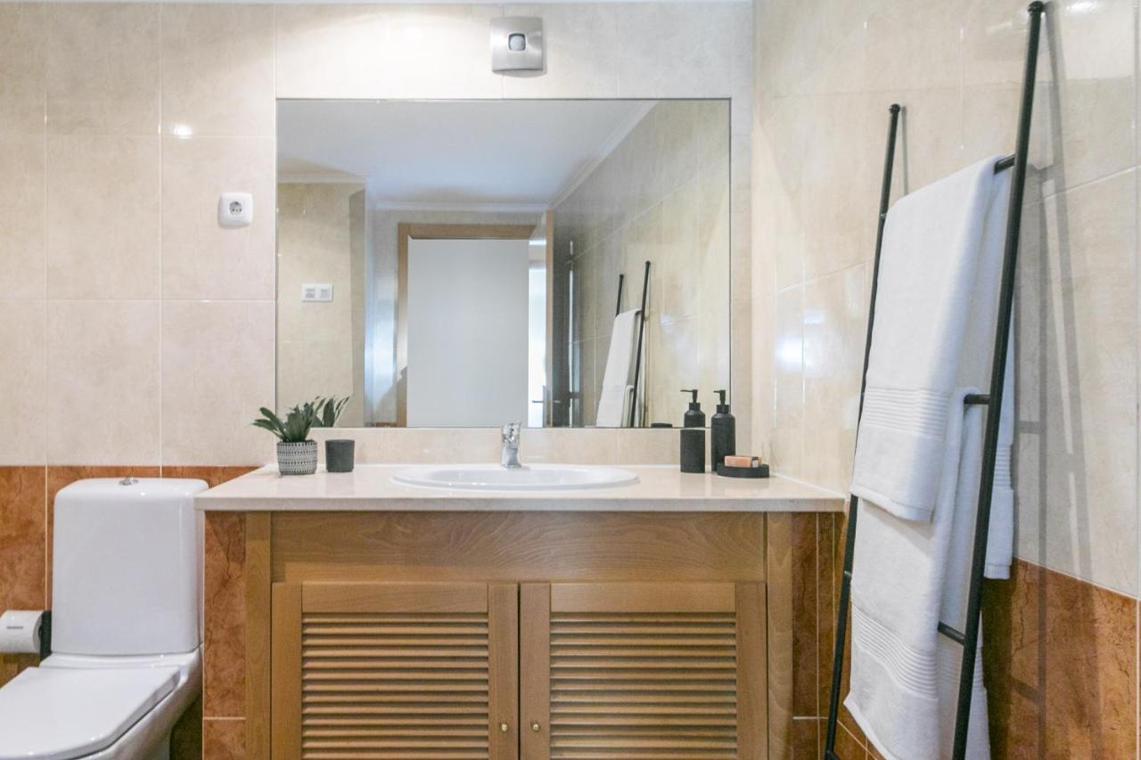 Premium Flat In Upscale Area, Balcony, Parking Lejlighed *