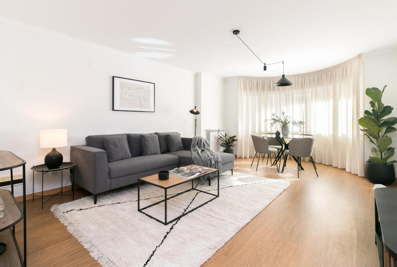 Lejlighed Premium Flat In Upscale Area, Balcony, Parking