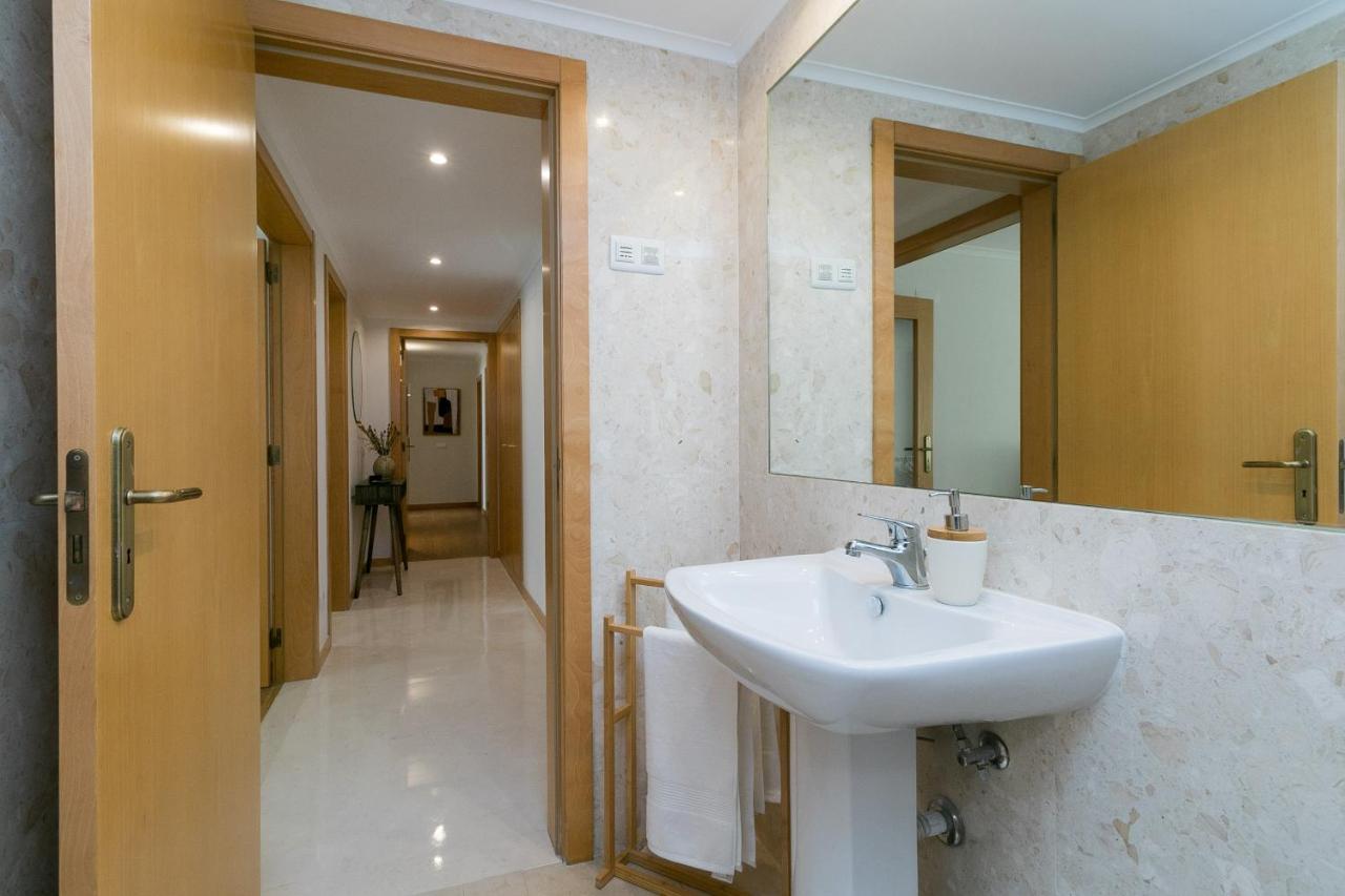 Premium Flat In Upscale Area, Balcony, Parking Lejlighed *
